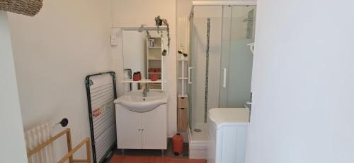 Renovate and Quiet appartment with parking