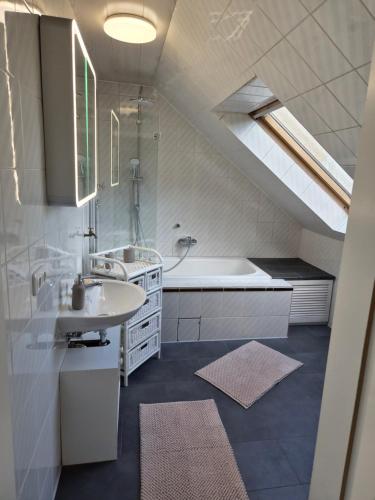 a bathroom with a sink and a bath tub at Pottblick Oberhausen in Oberhausen