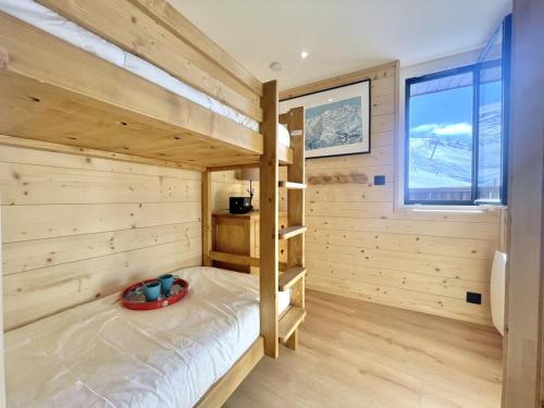 SO414 T2 skis aux pieds 3 Vallees parking WIFI
