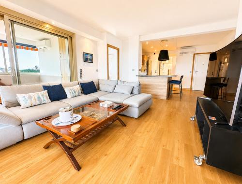 Apartment - sea-view veranda, Port Vauban