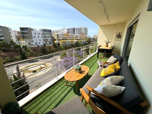 Spacious 3 Bedroom Apartment for 6 Near Beach