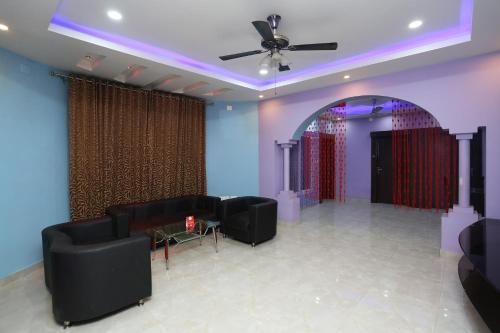 a room with black chairs and a ceiling fan at Hotel O Kalinga Regency in Khandagiri