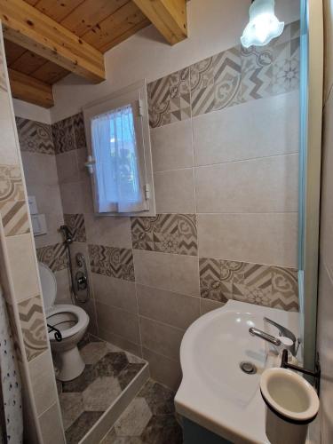 a bathroom with a sink and a toilet at A Bugatta in Ìsola di San Pietro