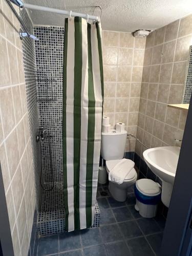 PELEKAN rooms and apartments Athina 34