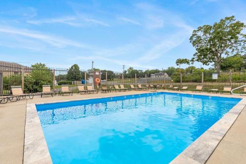 a large swimming pool with blue water and chairs at Lighthouse Lodge 2 Lakefront Pool Boat Slip in Kimberling City