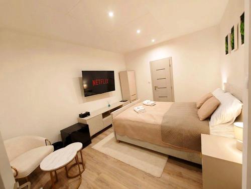 Axiom Suites - Astra 3