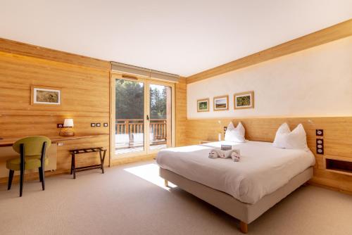a bedroom with a bed with two stuffed animals on it at Hotel Restaurant Mont Champ du Feu in Belmont