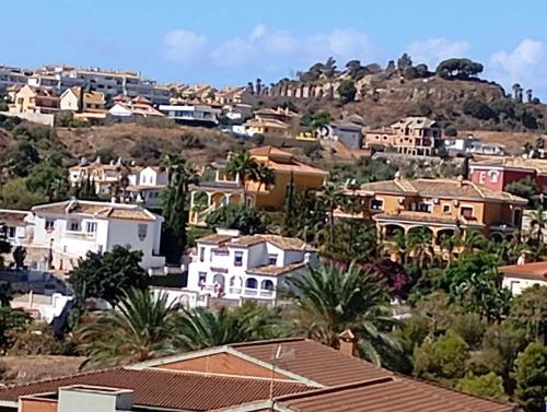 Pool-View Apartment with Terrace & Lift in Pueblo del Parque
