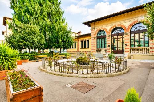 Bronzino 53 - Flat with Parking