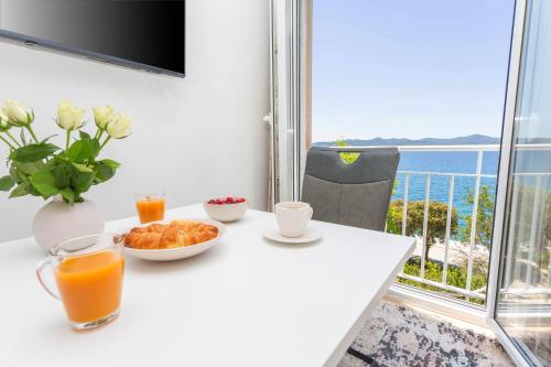 Sea View Old Town Studio by Riva