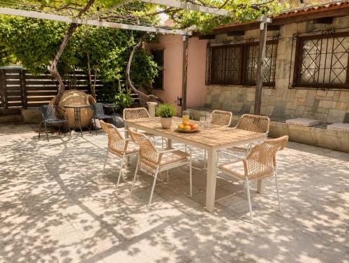 YaSou Loutraki - Spacious Residence near the Sea
