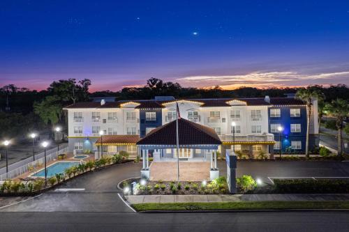 a view of a hotel at night at City Express by Marriott St. Augustine in St. Augustine