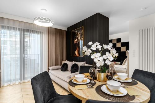 Pychowicka Prestigious Black&Cashmere by BookingHost