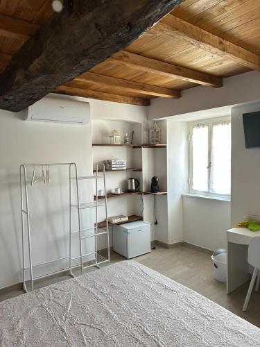 a bedroom with white walls and a wooden ceiling at Affittacamere Ca' Vecia in Riccò del Golfo di Spezia