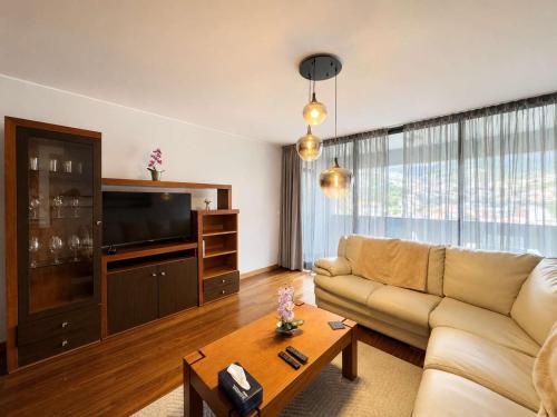 Hillside Elegance Apartment