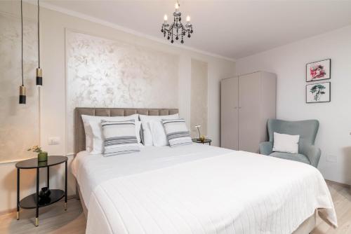 Apartments with WiFi Rovinj - 25550