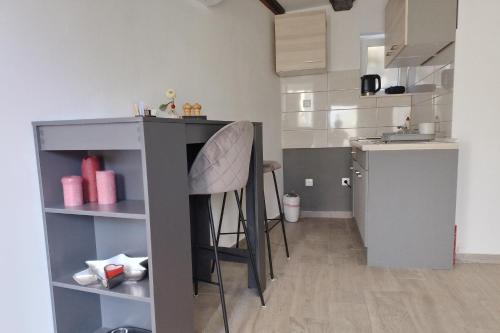 Apartments with parking space Sibenik - 27144