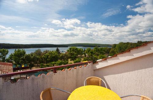 Apartment Lakefront in Punat-Insel Krk 58043