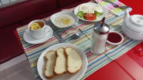 אפשרויות ארוחת הבוקר המוצעות לאורחים ב-Carat Hotel
