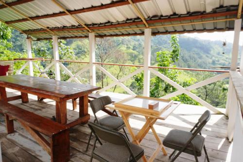 a screened in porch with a table and chairs at villa los recuerdos in Jarabacoa