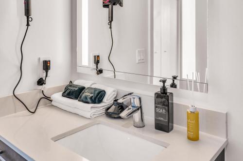 Luxury High Floor Skyline Apartment Near Cruise Port photo 4