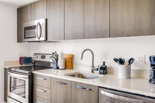 Luxury High Floor Skyline Apartment Near Cruise Port photo 18