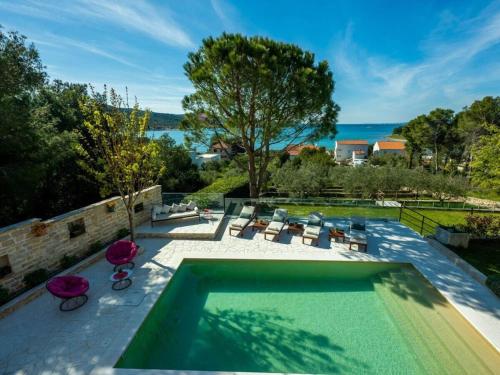Villa Barotul with pool