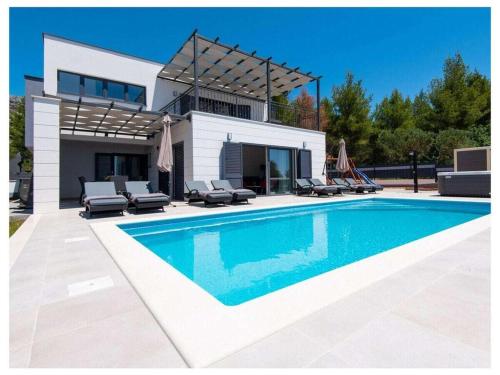 Villa in Stankovic with swimming pool