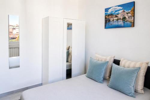 Large Family Apartment - 4 Bedrooms with free parking near San Paolo Metro & University by RHR