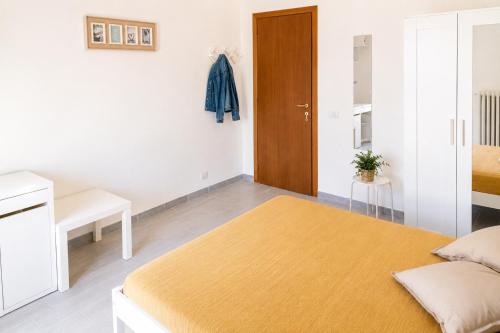 Large Family Apartment - 4 Bedrooms with free parking near San Paolo Metro & University by RHR