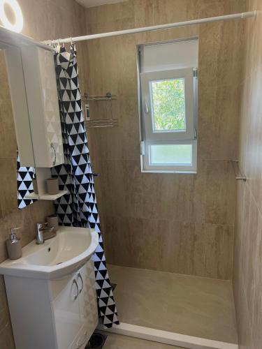 a bathroom with a sink and a shower at Navora Apartmani in Sutomore