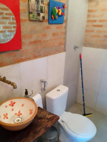 a bathroom with a toilet and a sink at Espaço Além da Lenda in Alexânia