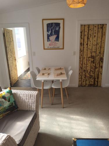 Gallery image of Honeymoon Cottage in Thames