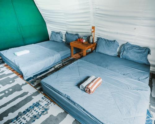 a room with two beds in a tent at Catur Glamping Bedugul in Bedugul