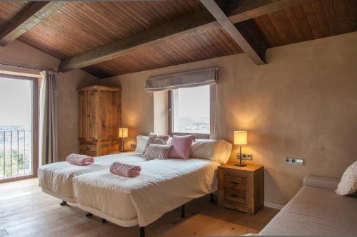 a bedroom with a large bed and a window at La Masoveria de Mateus in Sagás