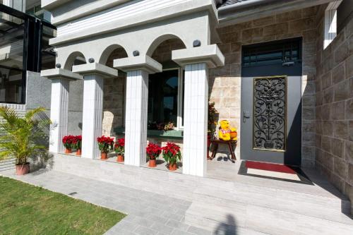 Pročelje oz. vhod v nastanitev Pandora B&B