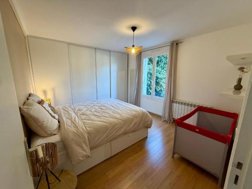 a small bedroom with a bed and a window at Le Cocon de Clisson in Clisson