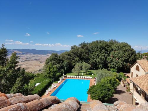 an image of a swimming pool in a villa at Villa Nencini in Volterra