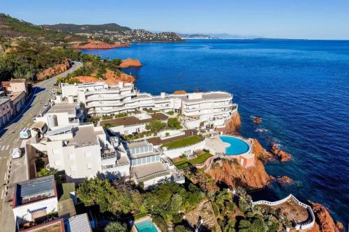 Côte d'Azur entre Cannes et Saint-Raphaël, accès mer direct, piscine et jardin, Cap Neree Le Trayas