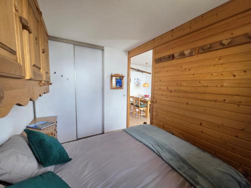 Val Thorens, Ski-in Ski-out 1 bedroom Apt for 4 with Fiber, South-facing & Mountain Views