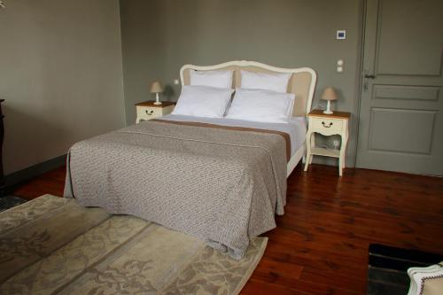 Postel nebo postele na pokoji v ubytování Auberge Les Volcans