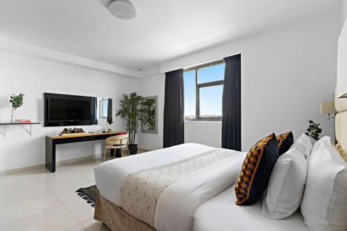 Frank Porter - Capital Bay Tower A