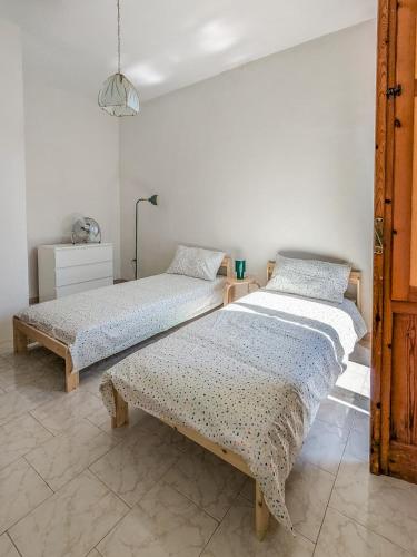 two beds sitting next to each other in a room at Casa Mare e Sole in Vibonati