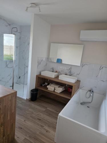 a white bathroom with two sinks and a mirror at L'Escale de la Râperie logement 4 in Tincourt-Boucly