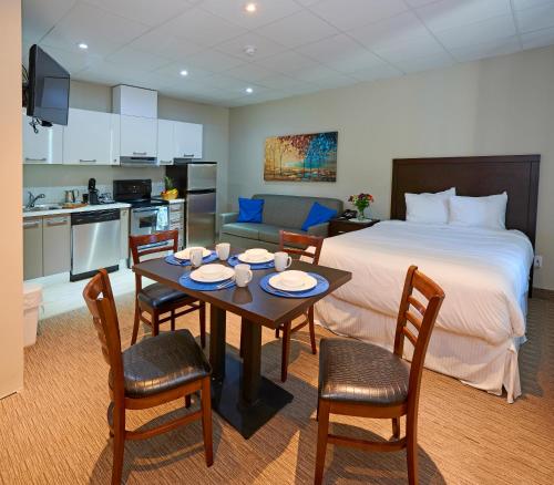 صورة لـ Wasaga Riverdocks Hotel Suites في واساغا بيتش