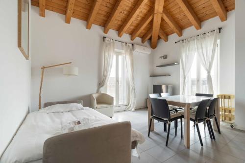 Santa Maria Square View - Family accomodation