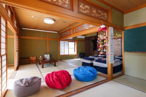 a room with a bunch of beds in it at 信の宿 花巻 in Hanamaki