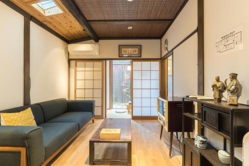 Authentic 120yr Machiya Near Kinkakuji 4 Guests