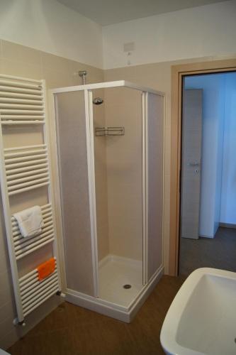 a bathroom with a shower and a sink at Le Dune per 4 in Silvi Marina