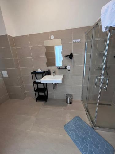 Bibi Family Apartment, 8 Guests, FREE Parking, near Wien Hauptbahnhof